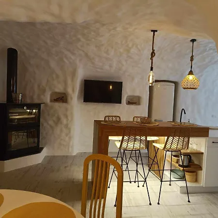 Cueva Otto Familiar Privada Villa